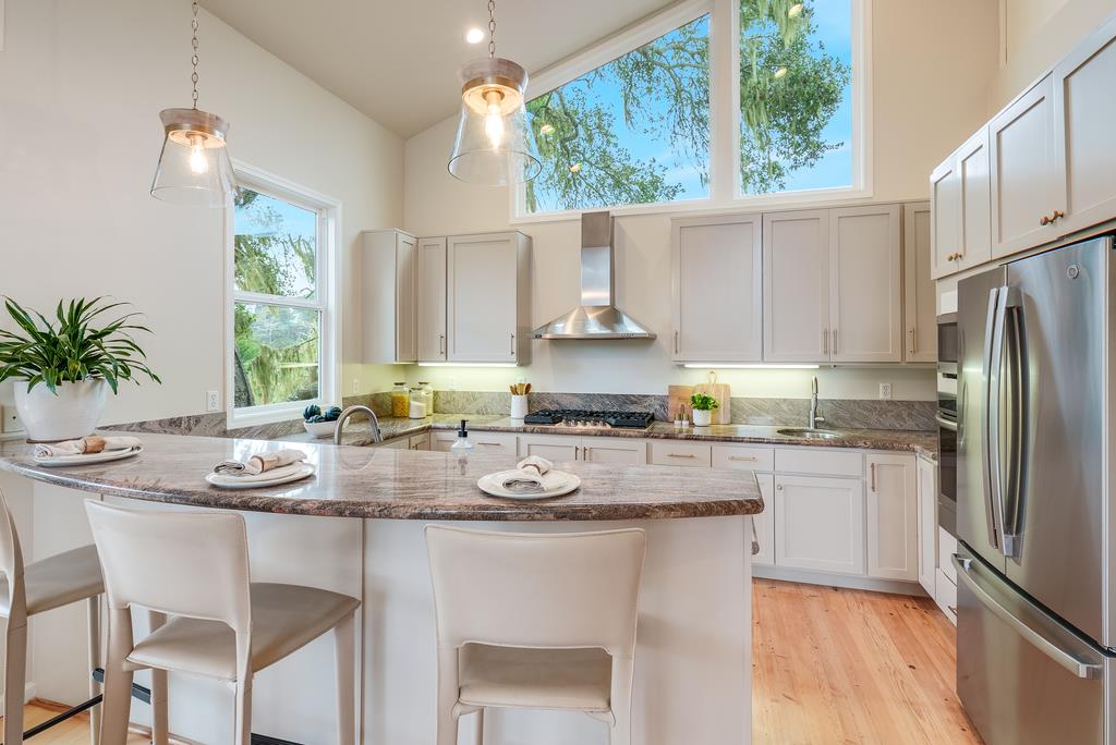 Detail Gallery Image 11 of 34 For 8 Cresta Way, Watsonville,  CA 95076 - 3 Beds | 3 Baths