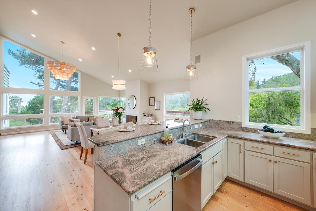 Detail Gallery Image 3 of 34 For 8 Cresta Way, Watsonville,  CA 95076 - 3 Beds | 3 Baths