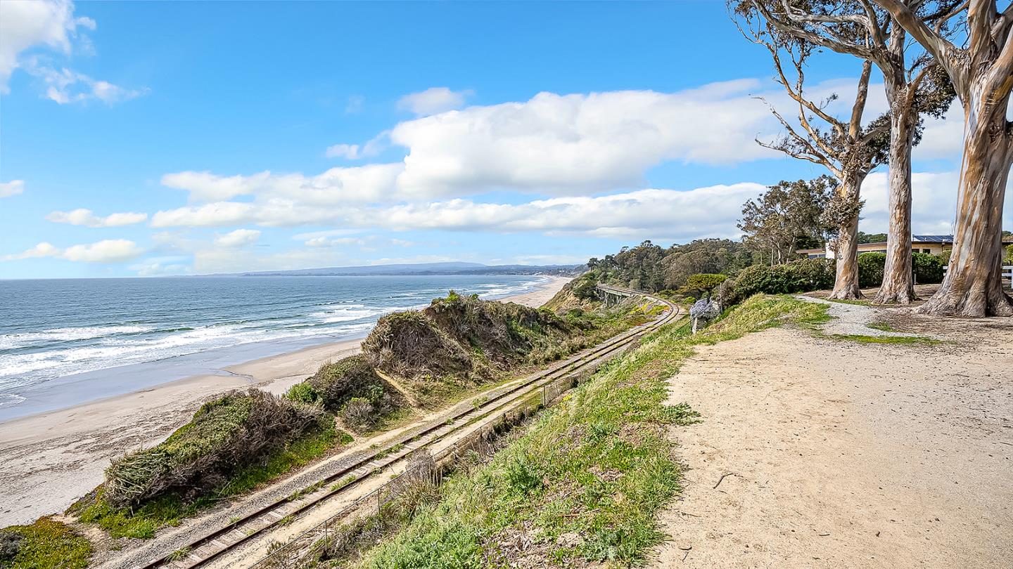 Detail Gallery Image 28 of 34 For 8 Cresta Way, Watsonville,  CA 95076 - 3 Beds | 3 Baths