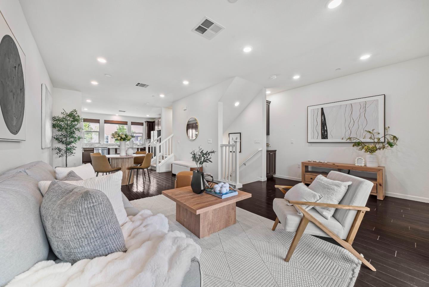 Detail Gallery Image 3 of 46 For 2753 Ferrara Cir, San Jose,  CA 95111 - 3 Beds | 3/1 Baths