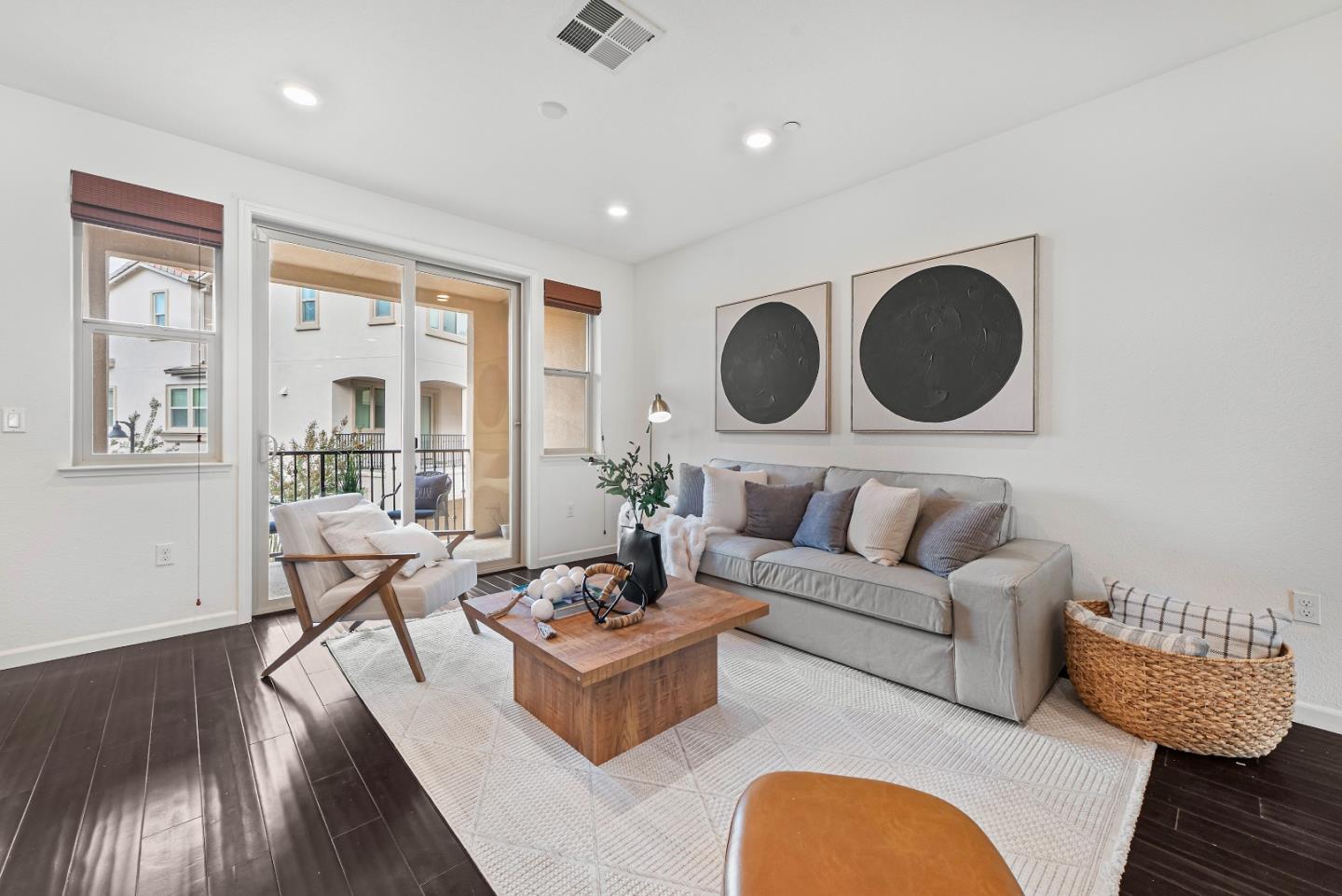 Detail Gallery Image 4 of 46 For 2753 Ferrara Cir, San Jose,  CA 95111 - 3 Beds | 3/1 Baths