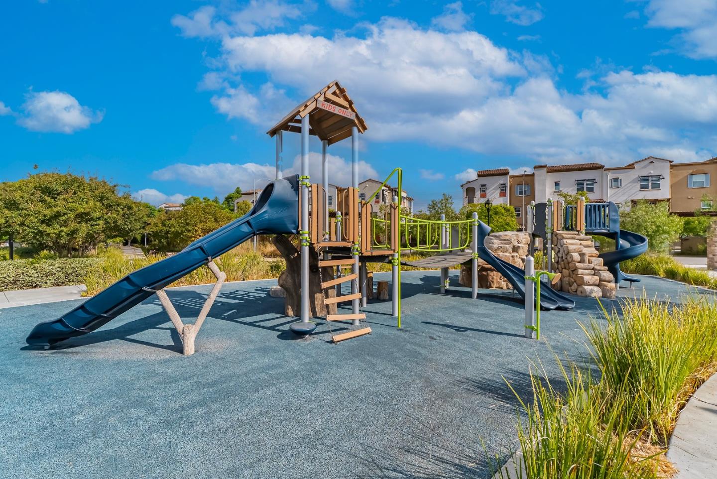 Detail Gallery Image 41 of 46 For 2753 Ferrara Cir, San Jose,  CA 95111 - 3 Beds | 3/1 Baths