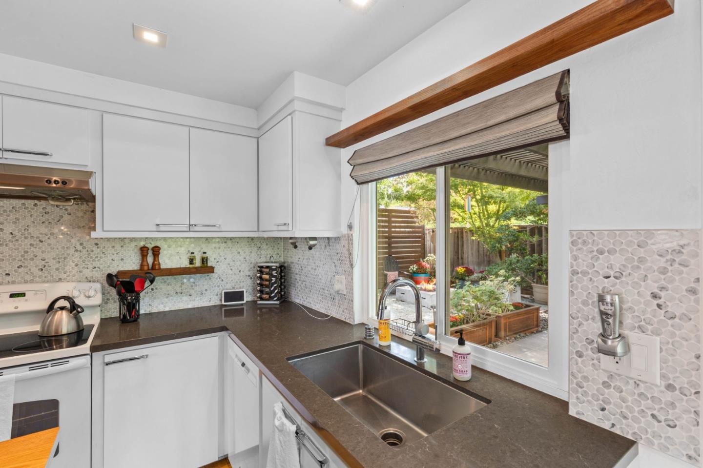 Detail Gallery Image 9 of 29 For 50 Cheltenham Way, San Jose,  CA 95139 - 3 Beds | 2 Baths