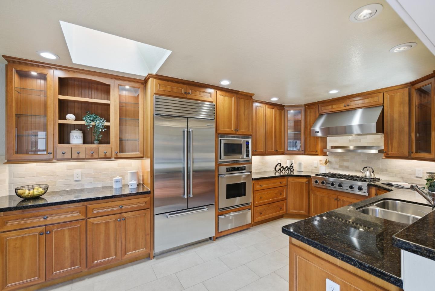 Detail Gallery Image 18 of 101 For 2177 Emory St, San Jose,  CA 95128 - 3 Beds | 2 Baths