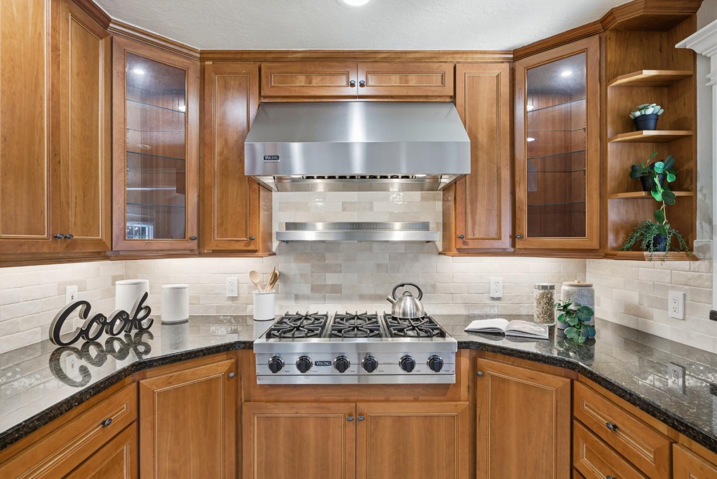 Detail Gallery Image 21 of 101 For 2177 Emory St, San Jose,  CA 95128 - 3 Beds | 2 Baths