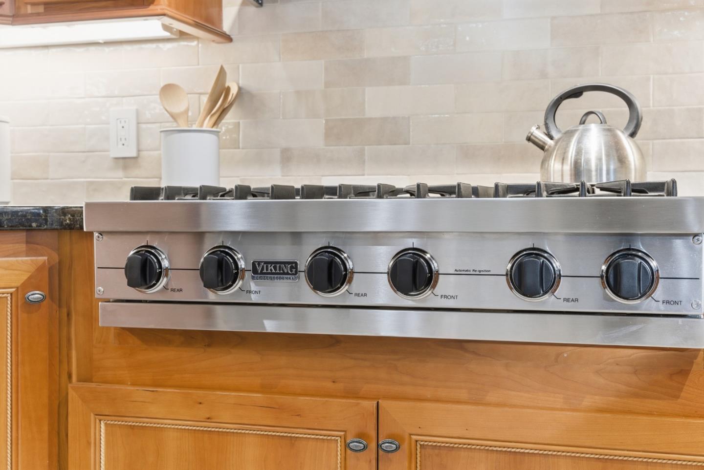 Detail Gallery Image 22 of 101 For 2177 Emory St, San Jose,  CA 95128 - 3 Beds | 2 Baths