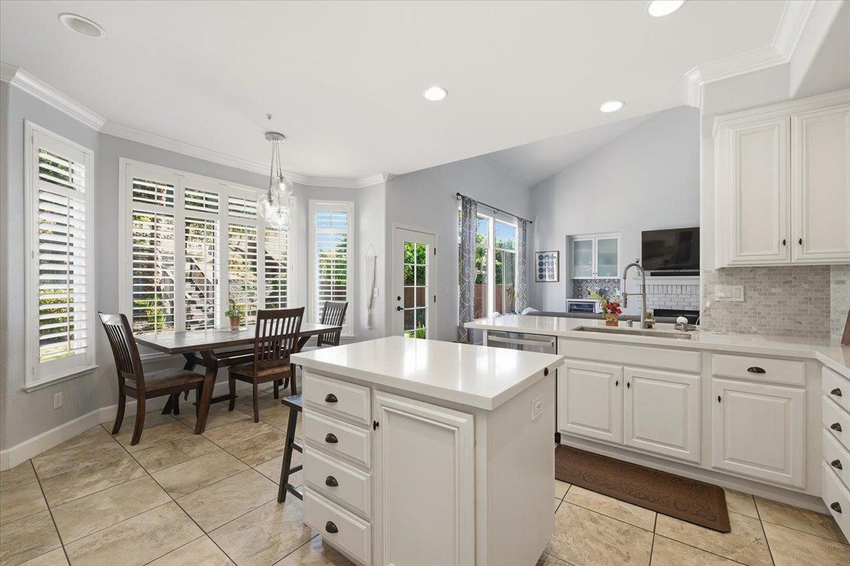 Detail Gallery Image 8 of 32 For 2777 Mira Bella Cir, Morgan Hill,  CA 95037 - 4 Beds | 3 Baths