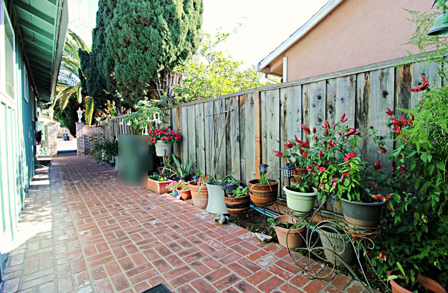 Detail Gallery Image 11 of 26 For 657 2nd Ave, Redwood City,  CA 94063 - 3 Beds | 2 Baths