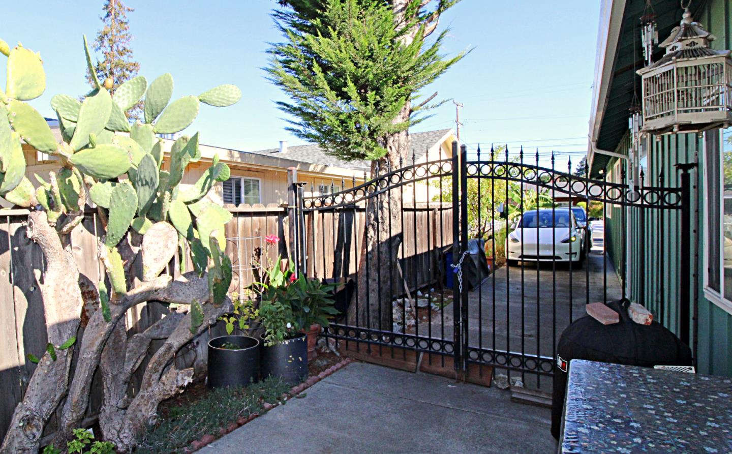 Detail Gallery Image 3 of 26 For 657 2nd Ave, Redwood City,  CA 94063 - 3 Beds | 2 Baths