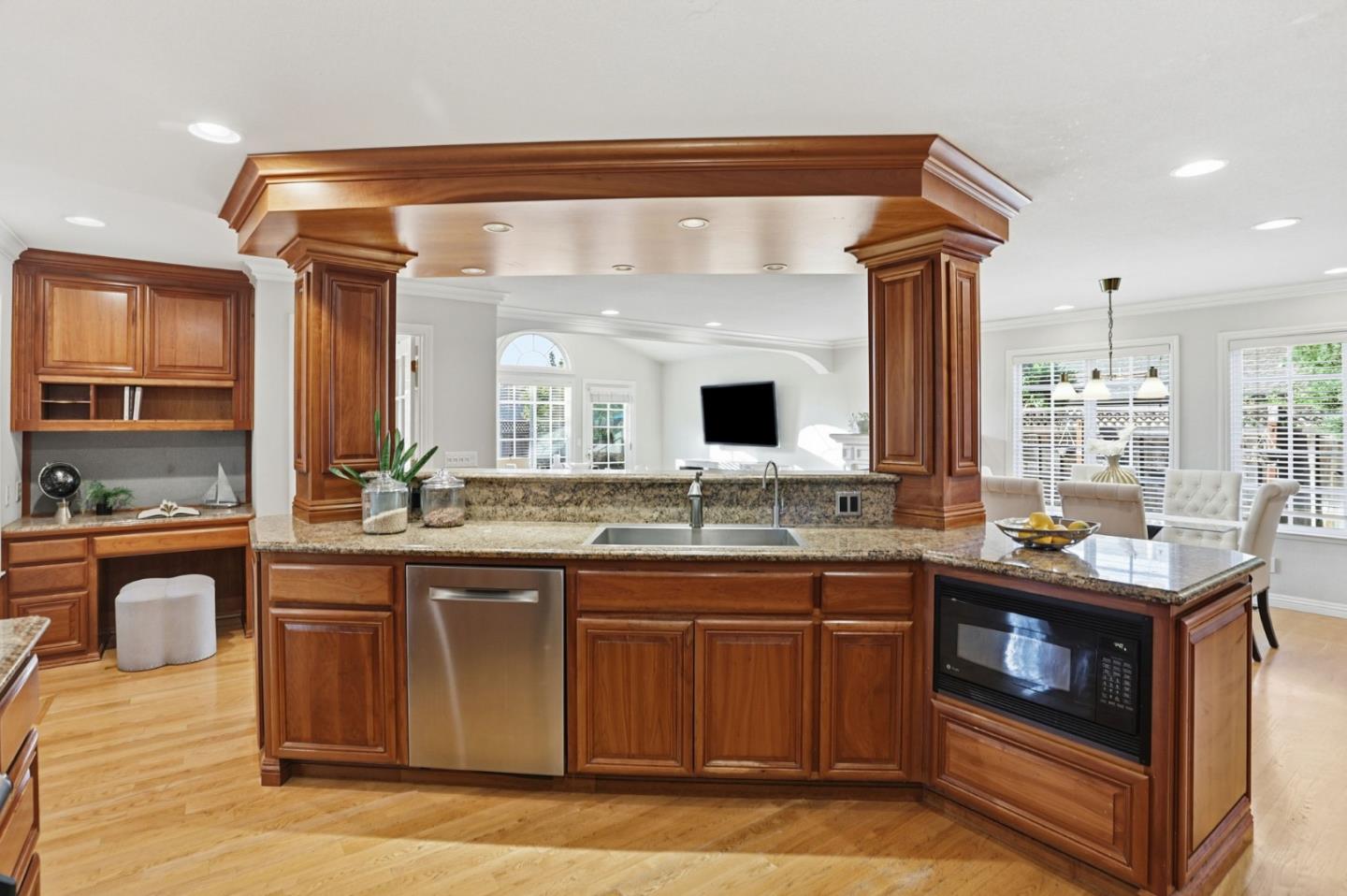 Detail Gallery Image 10 of 51 For 6415 Bevil Ct, San Jose,  CA 95123 - 5 Beds | 2/1 Baths