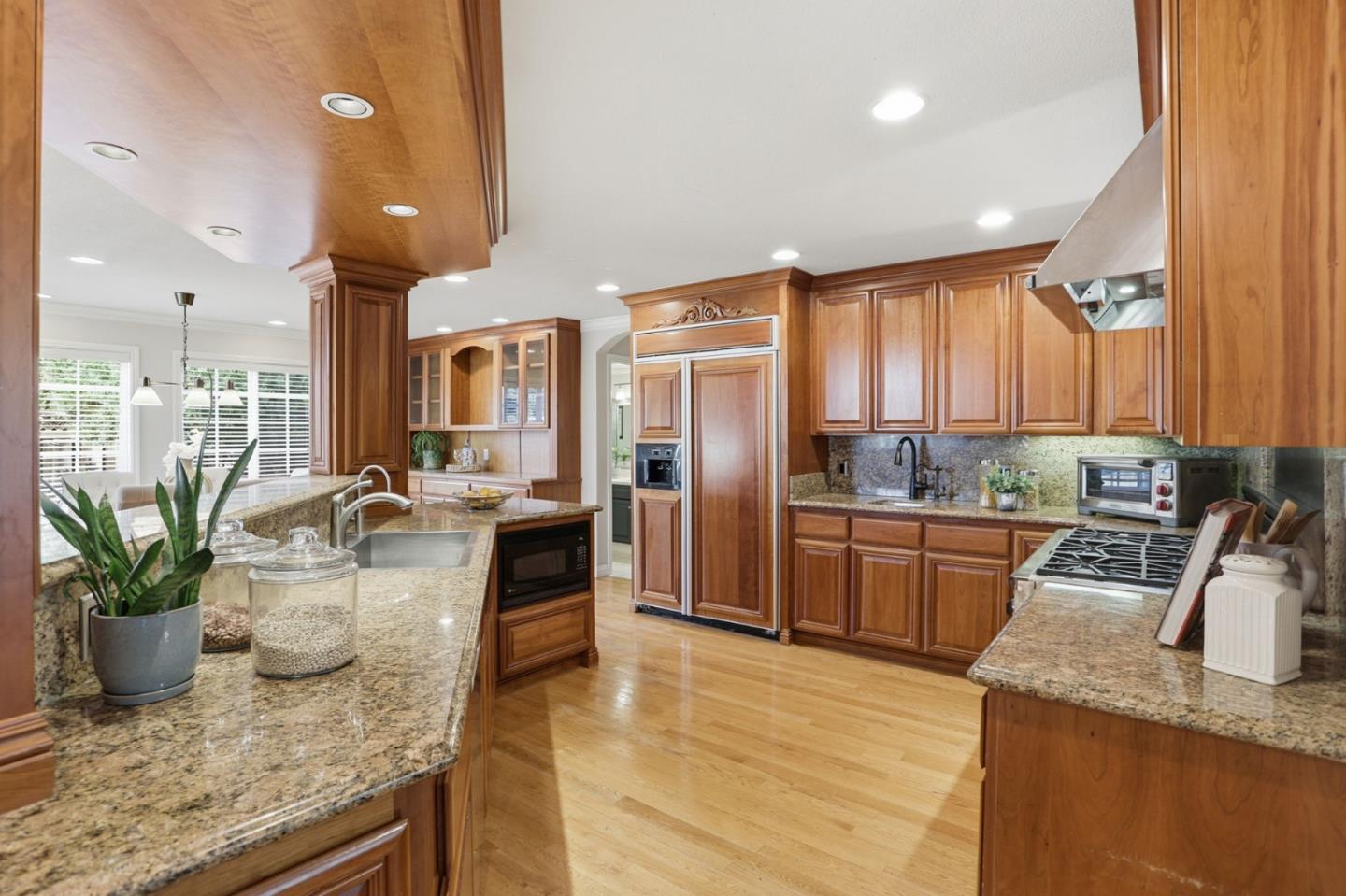 Detail Gallery Image 11 of 51 For 6415 Bevil Ct, San Jose,  CA 95123 - 5 Beds | 2/1 Baths