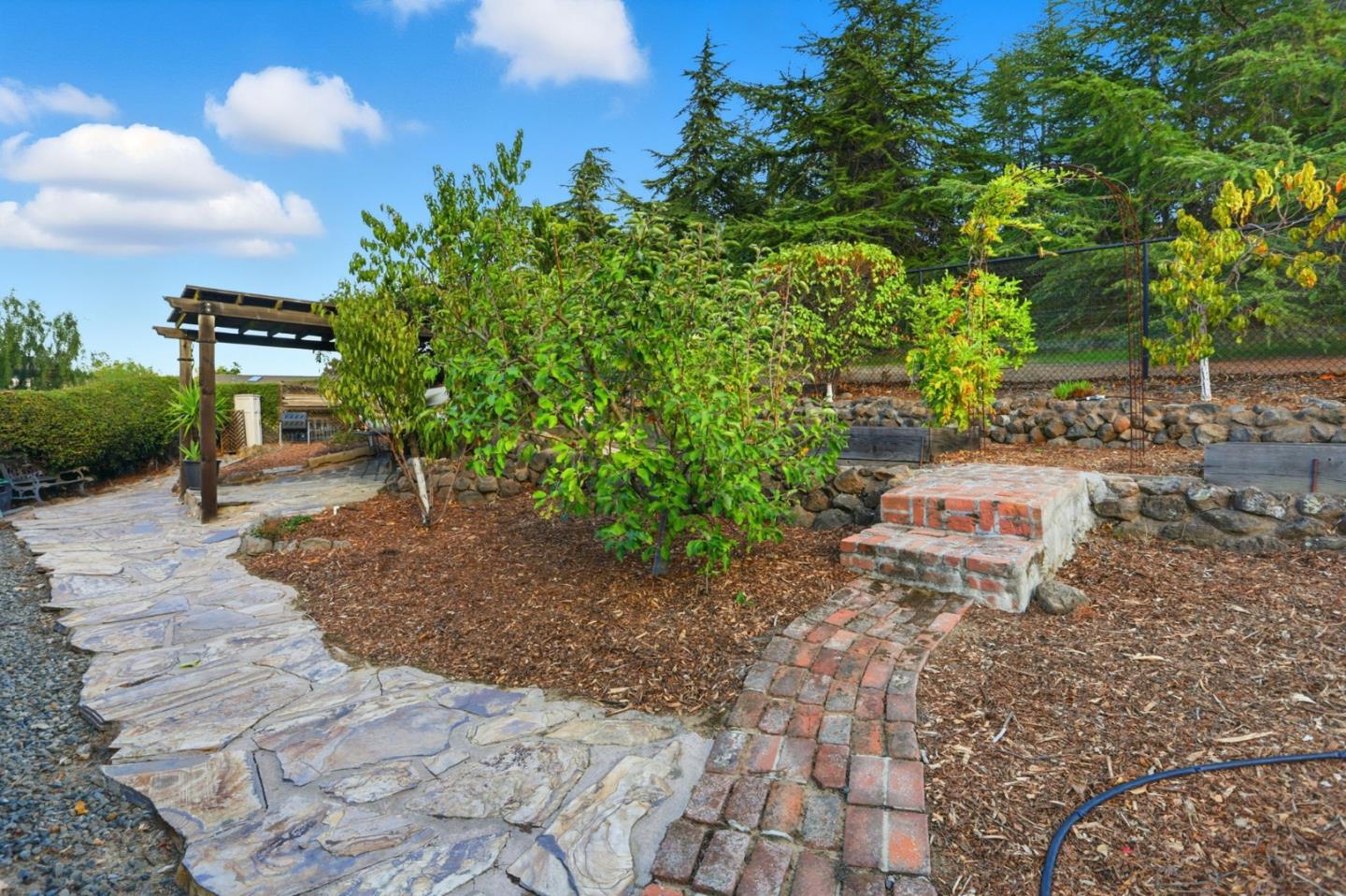 Detail Gallery Image 41 of 51 For 6415 Bevil Ct, San Jose,  CA 95123 - 5 Beds | 2/1 Baths
