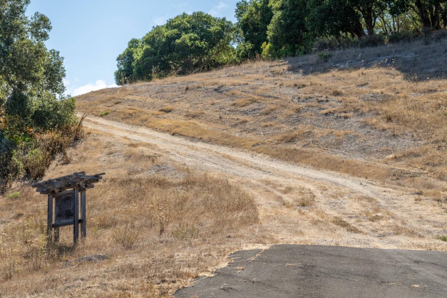 Detail Gallery Image 7 of 17 For 10190 Calle De Robles, Carmel,  CA 93923 - – Beds | – Baths