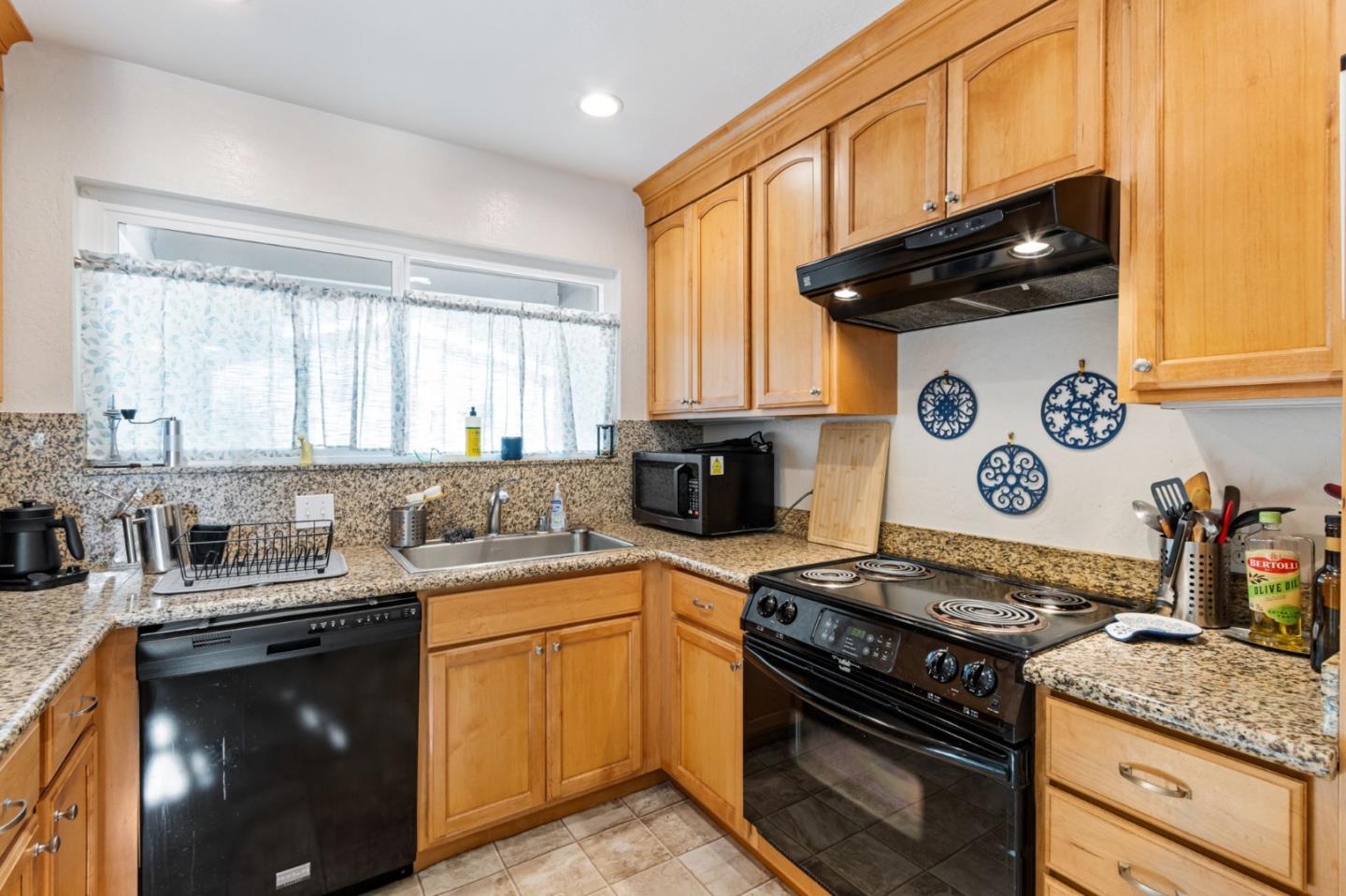 Detail Gallery Image 19 of 92 For 841 Partridge Ave, Menlo Park,  CA 94025 - – Beds | – Baths