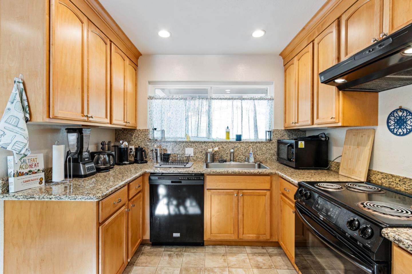 Detail Gallery Image 23 of 92 For 841 Partridge Ave, Menlo Park,  CA 94025 - – Beds | – Baths