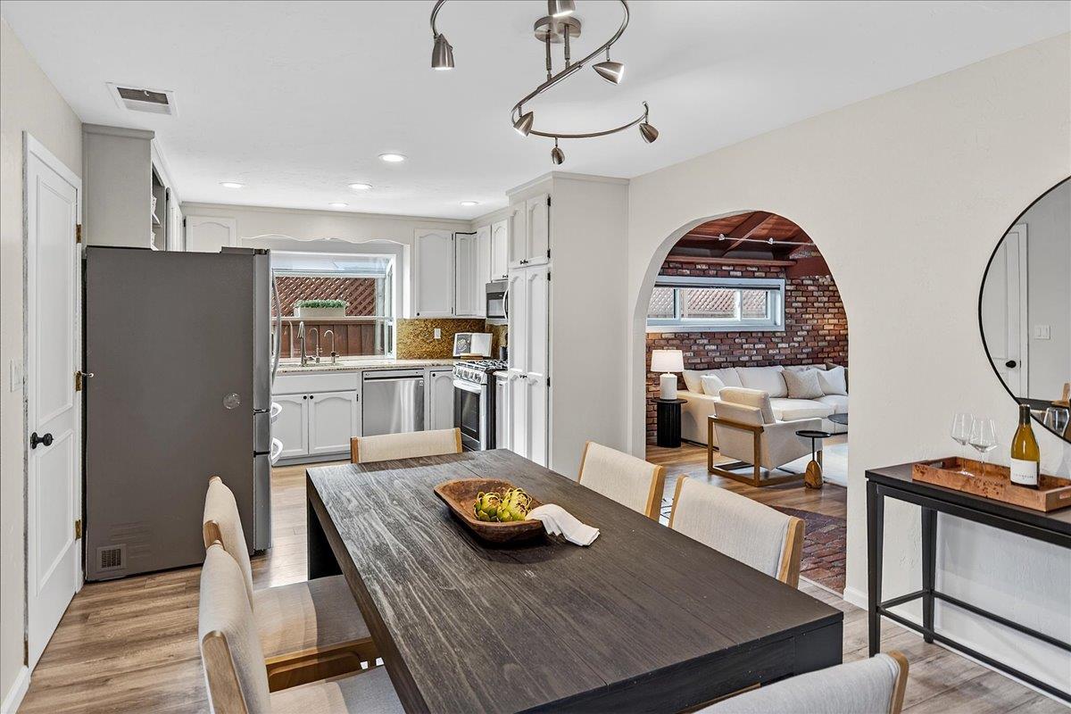 Detail Gallery Image 11 of 40 For 2544 Glenrio Dr, San Jose,  CA 95121 - 4 Beds | 4 Baths