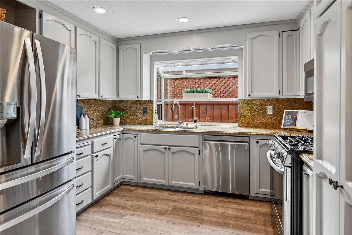 Detail Gallery Image 9 of 40 For 2544 Glenrio Dr, San Jose,  CA 95121 - 4 Beds | 4 Baths