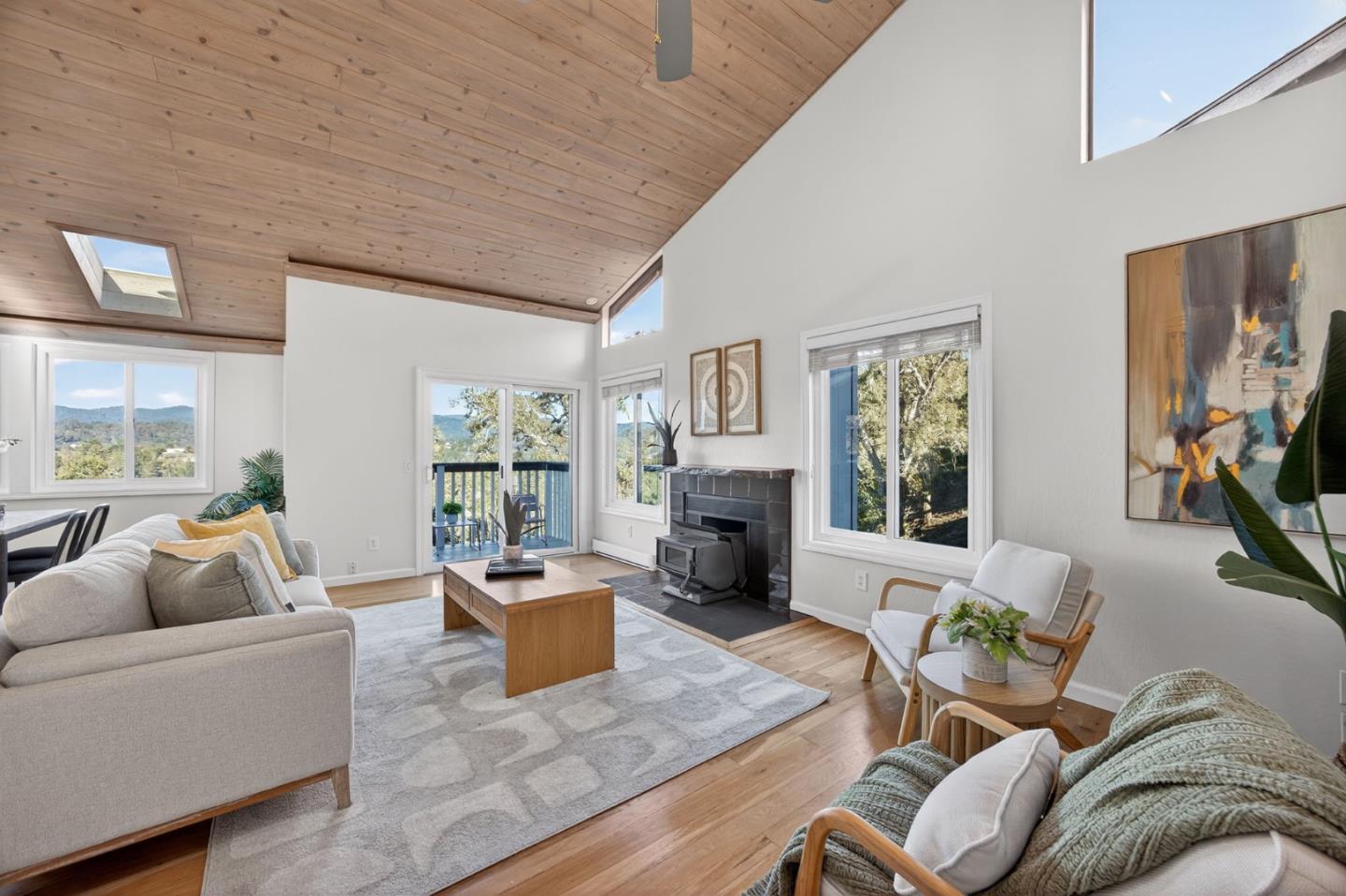Detail Gallery Image 2 of 19 For 801 Cresta Vista Way, Aptos,  CA 95003 - 3 Beds | 2/1 Baths