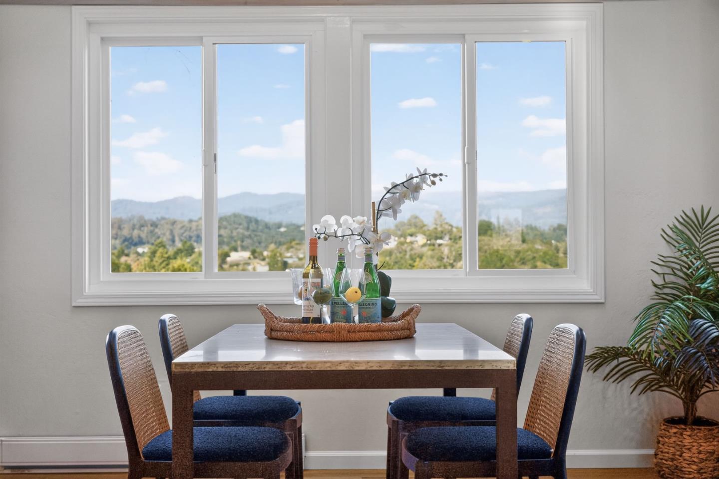 Detail Gallery Image 4 of 19 For 801 Cresta Vista Way, Aptos,  CA 95003 - 3 Beds | 2/1 Baths