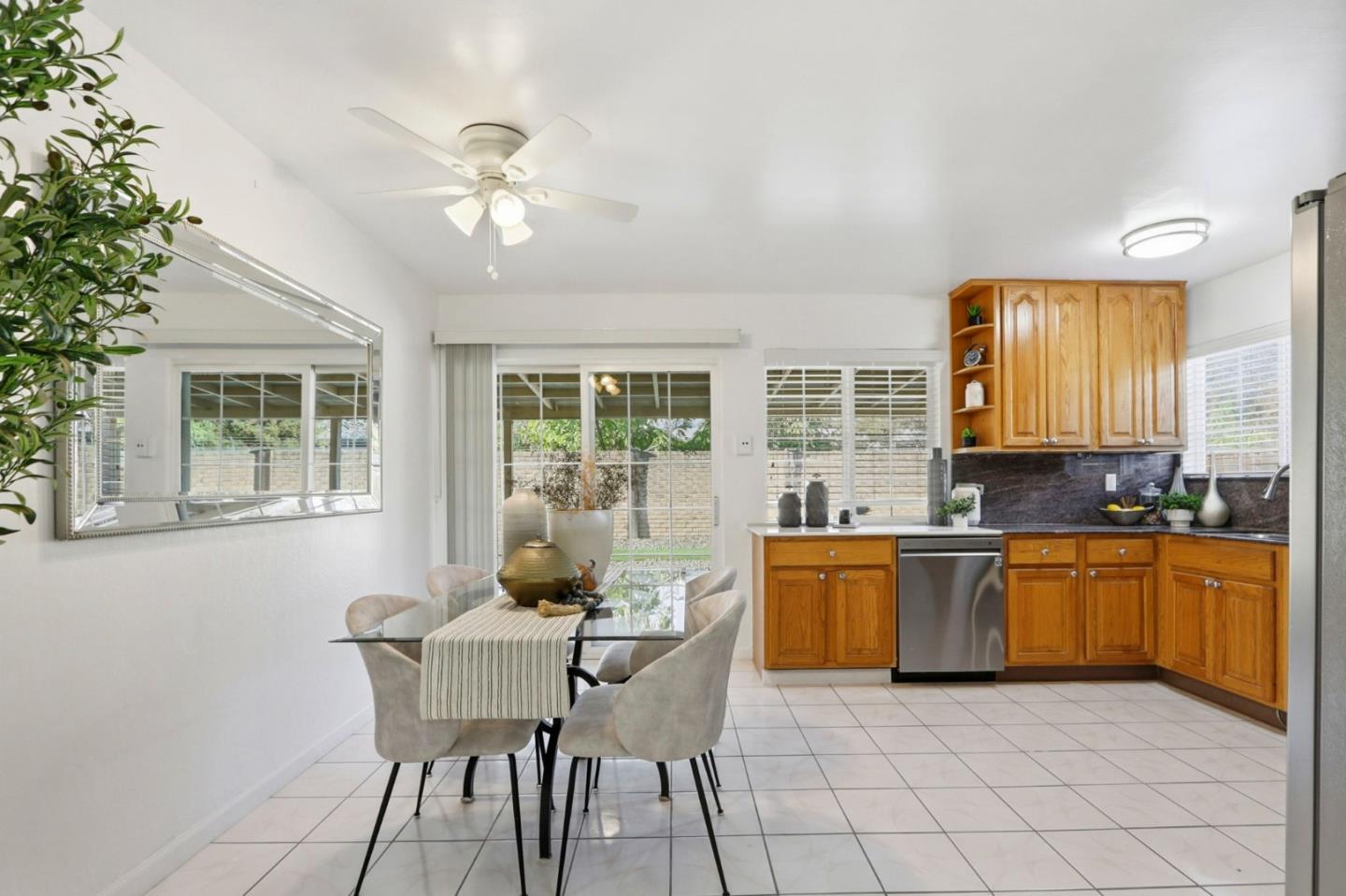 Detail Gallery Image 11 of 39 For 1671 Silvertree Dr, San Jose,  CA 95131 - 4 Beds | 2 Baths