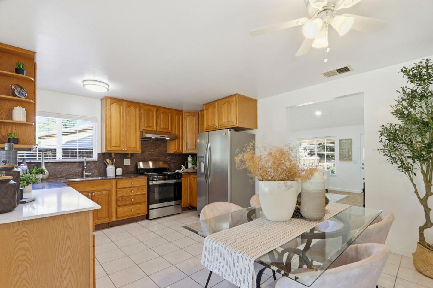 Detail Gallery Image 12 of 39 For 1671 Silvertree Dr, San Jose,  CA 95131 - 4 Beds | 2 Baths