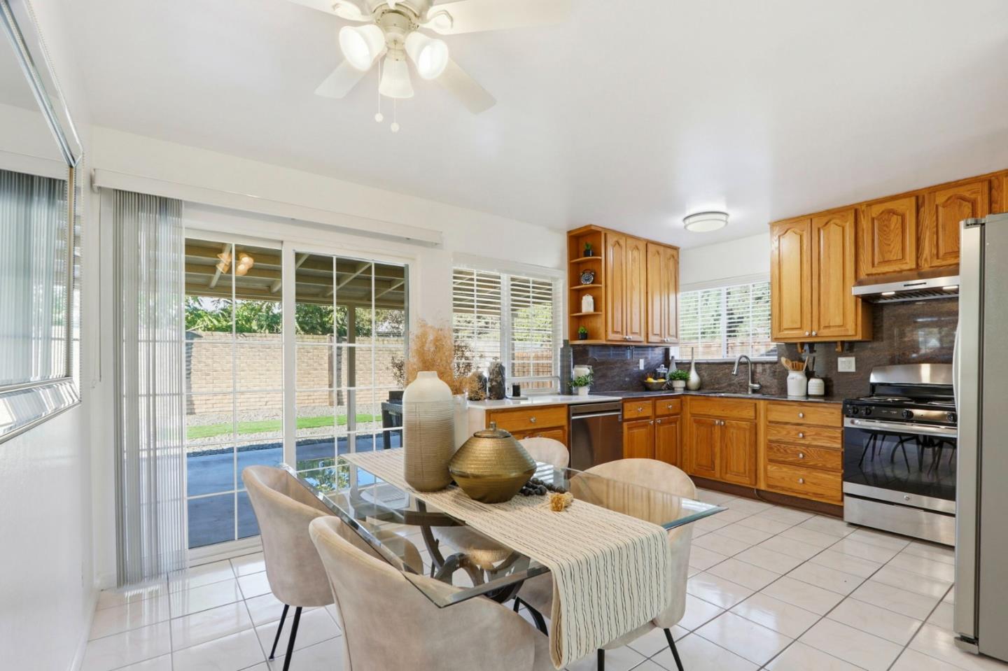 Detail Gallery Image 13 of 39 For 1671 Silvertree Dr, San Jose,  CA 95131 - 4 Beds | 2 Baths