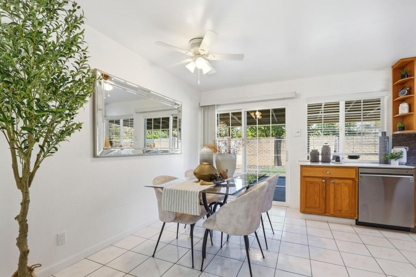 Detail Gallery Image 14 of 39 For 1671 Silvertree Dr, San Jose,  CA 95131 - 4 Beds | 2 Baths