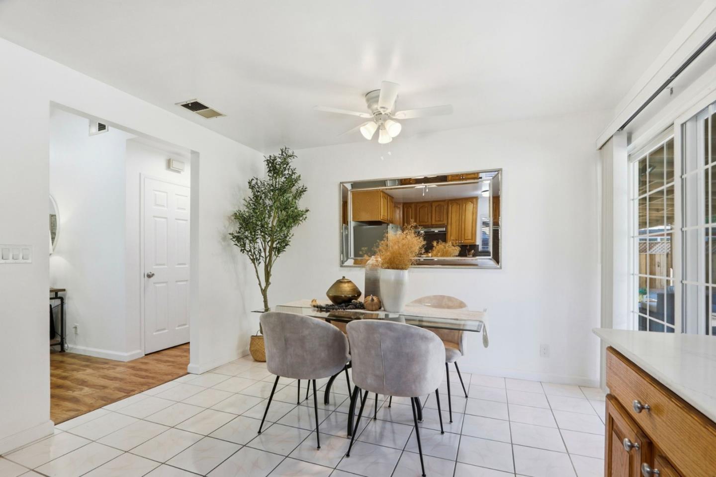 Detail Gallery Image 15 of 39 For 1671 Silvertree Dr, San Jose,  CA 95131 - 4 Beds | 2 Baths