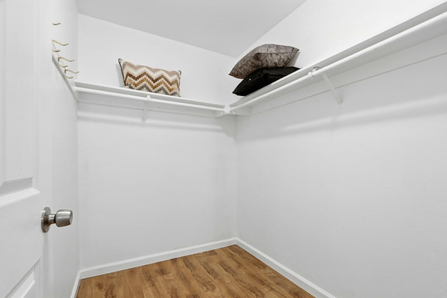 Detail Gallery Image 28 of 39 For 1671 Silvertree Dr, San Jose,  CA 95131 - 4 Beds | 2 Baths