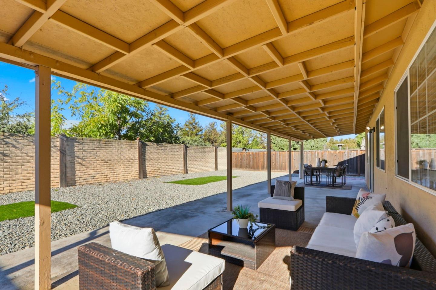 Detail Gallery Image 33 of 39 For 1671 Silvertree Dr, San Jose,  CA 95131 - 4 Beds | 2 Baths