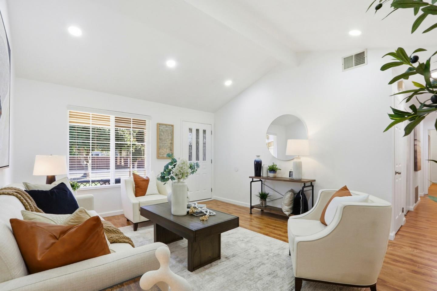 Detail Gallery Image 8 of 39 For 1671 Silvertree Dr, San Jose,  CA 95131 - 4 Beds | 2 Baths