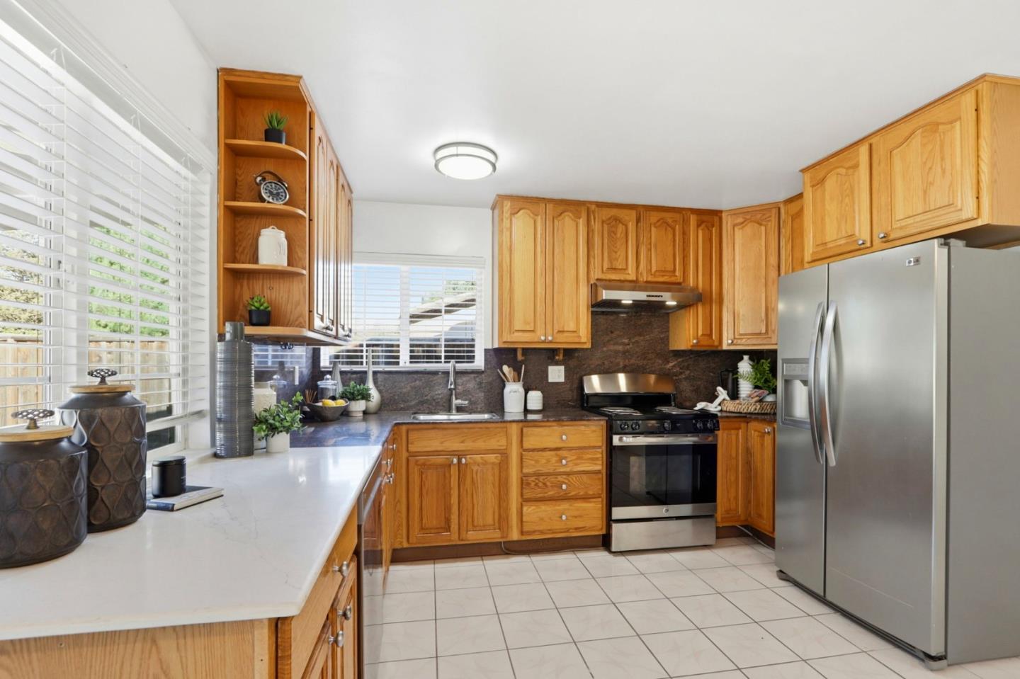 Detail Gallery Image 9 of 39 For 1671 Silvertree Dr, San Jose,  CA 95131 - 4 Beds | 2 Baths