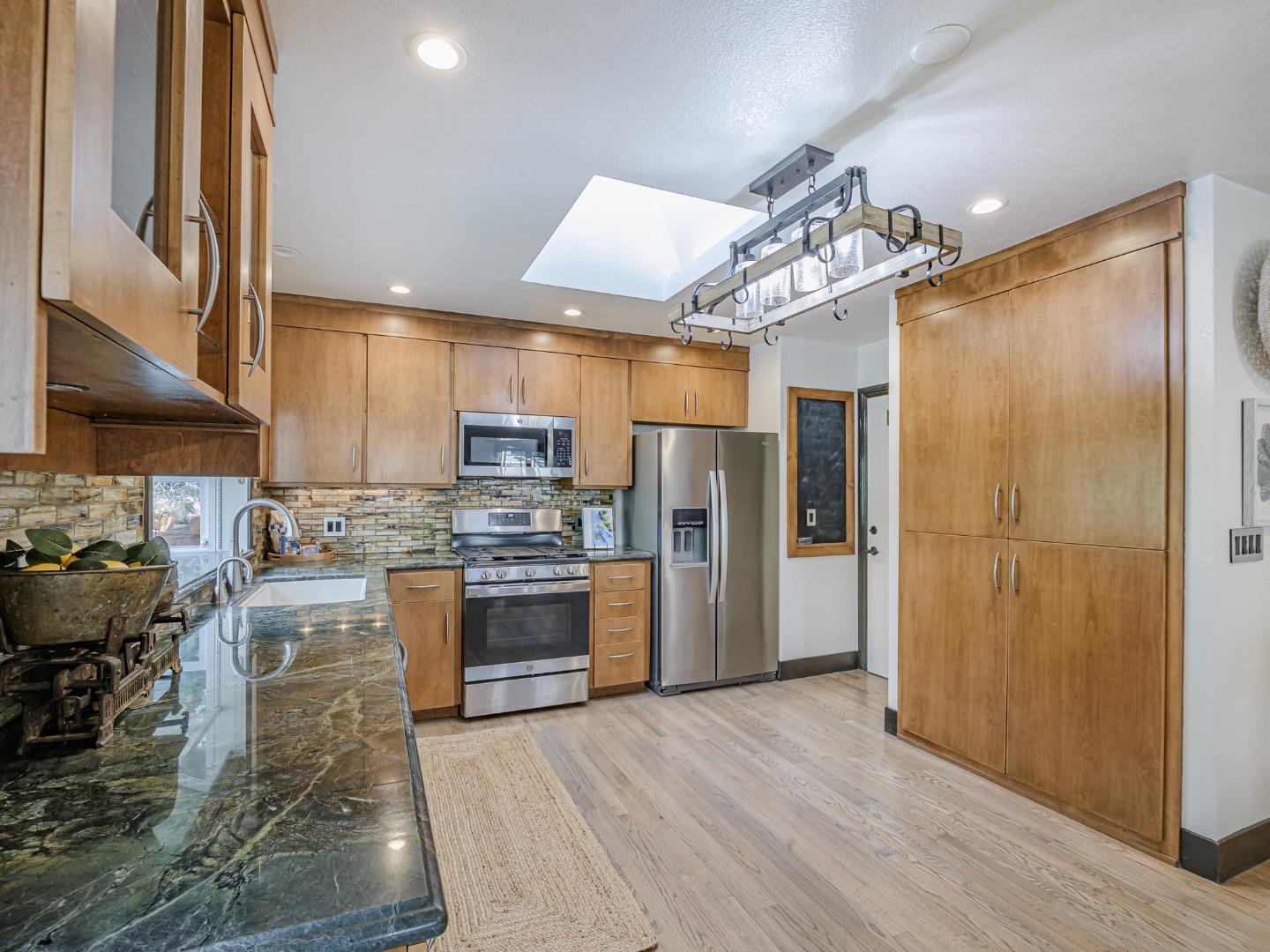 Detail Gallery Image 25 of 91 For 261 Dry Creek Rd, Aptos,  CA 95003 - 3 Beds | 3/1 Baths