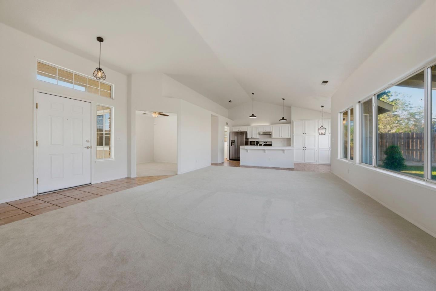 Detail Gallery Image 10 of 44 For 612 Saffron St, Hanford,  CA 93230 - 3 Beds | 2 Baths