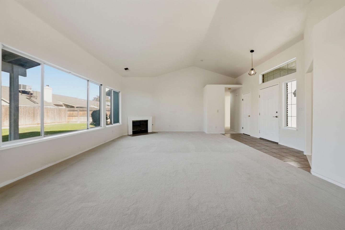 Detail Gallery Image 11 of 44 For 612 Saffron St, Hanford,  CA 93230 - 3 Beds | 2 Baths