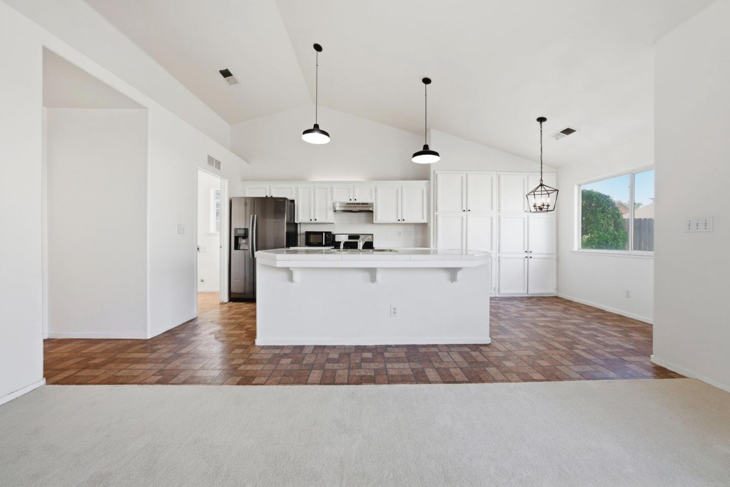 Detail Gallery Image 12 of 44 For 612 Saffron St, Hanford,  CA 93230 - 3 Beds | 2 Baths