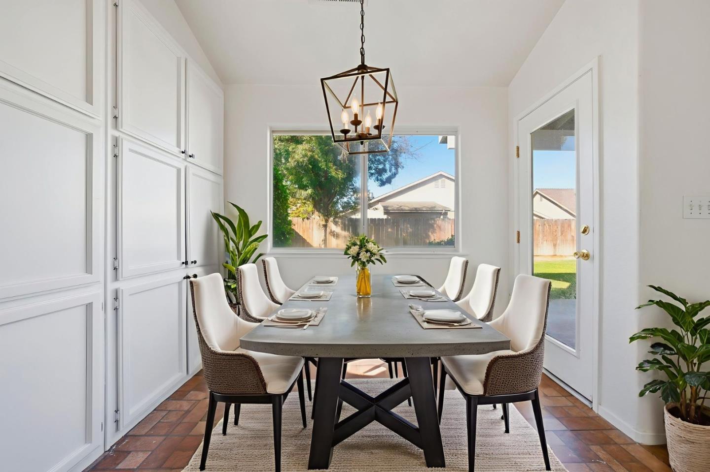 Detail Gallery Image 13 of 44 For 612 Saffron St, Hanford,  CA 93230 - 3 Beds | 2 Baths