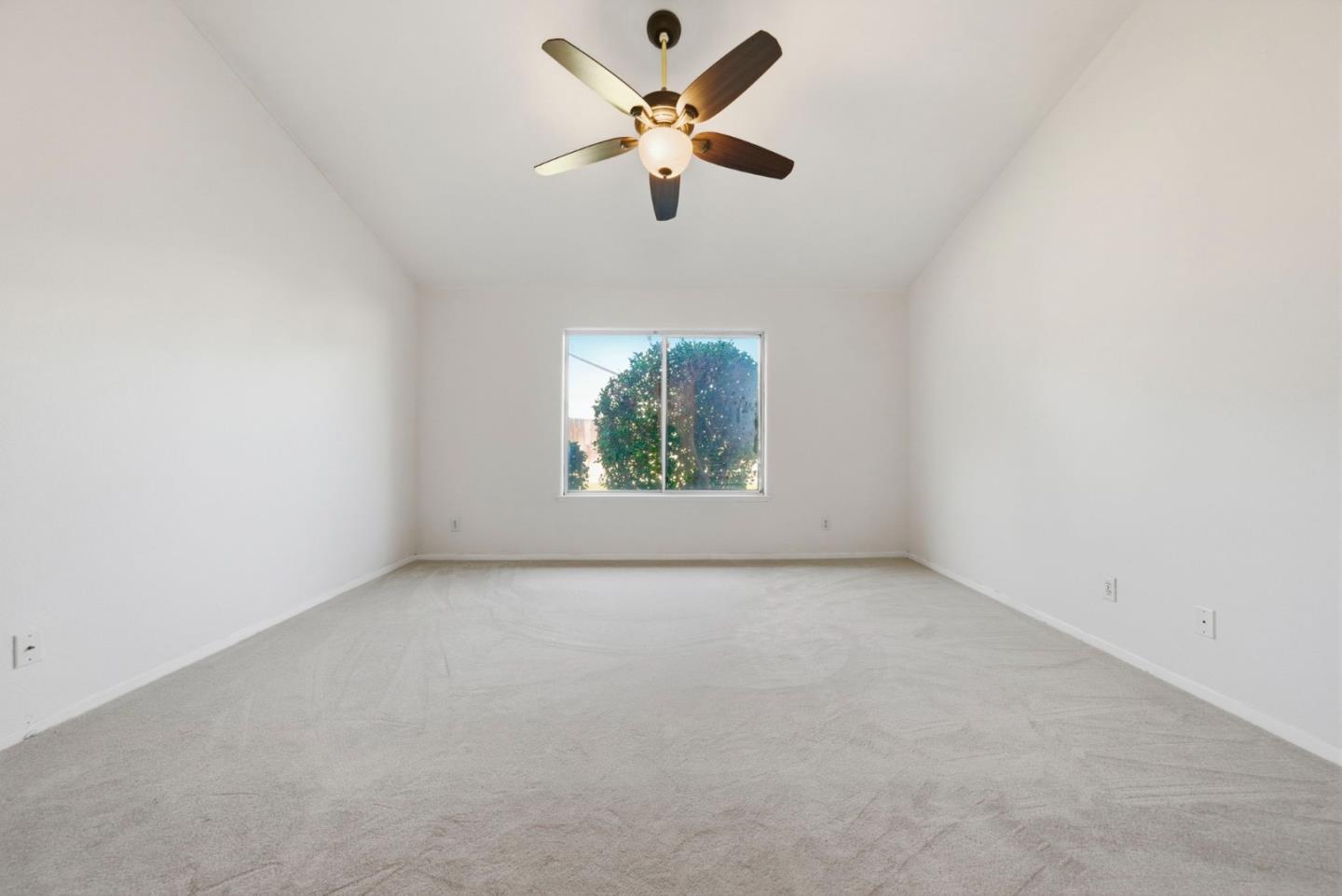 Detail Gallery Image 22 of 44 For 612 Saffron St, Hanford,  CA 93230 - 3 Beds | 2 Baths