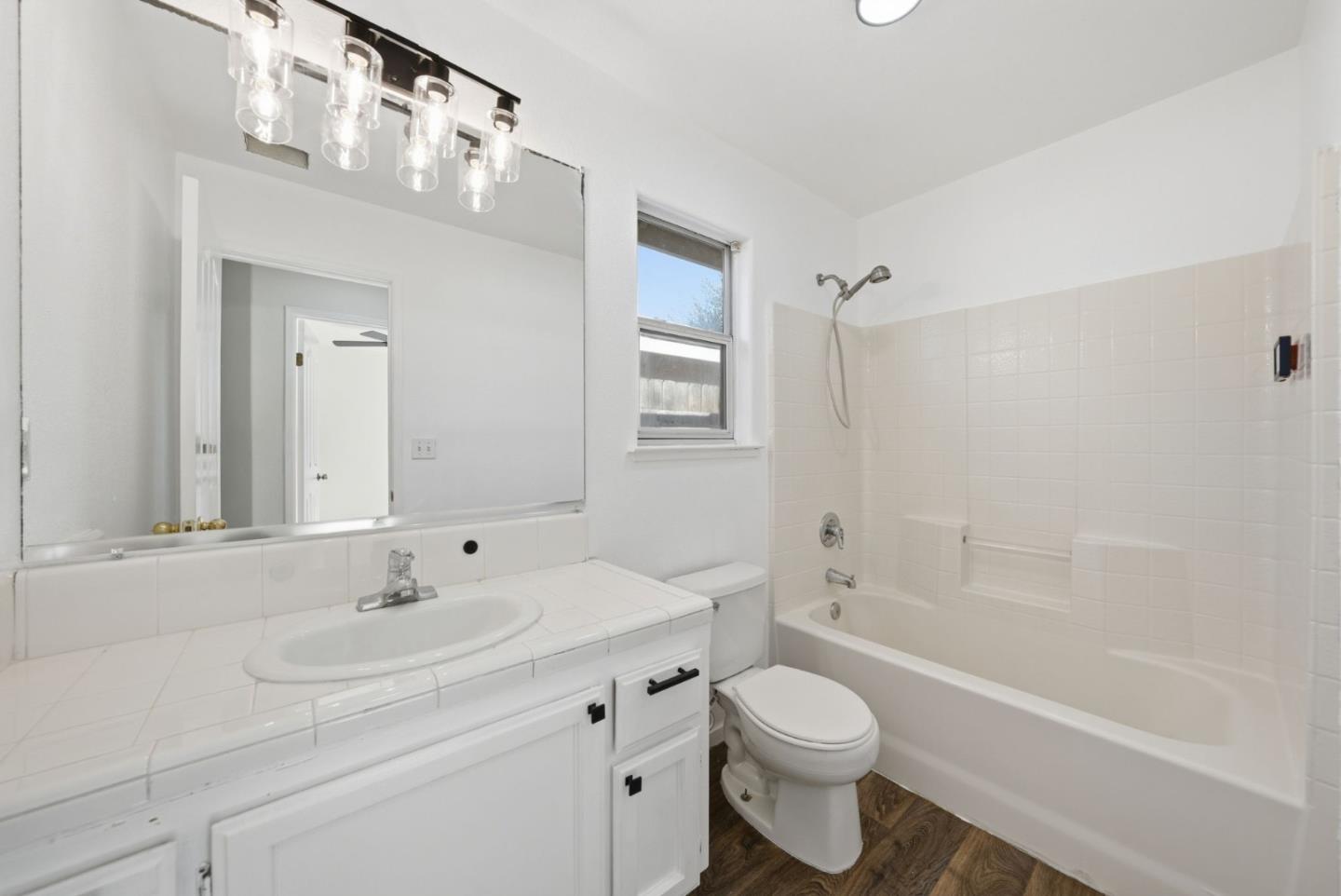 Detail Gallery Image 26 of 44 For 612 Saffron St, Hanford,  CA 93230 - 3 Beds | 2 Baths