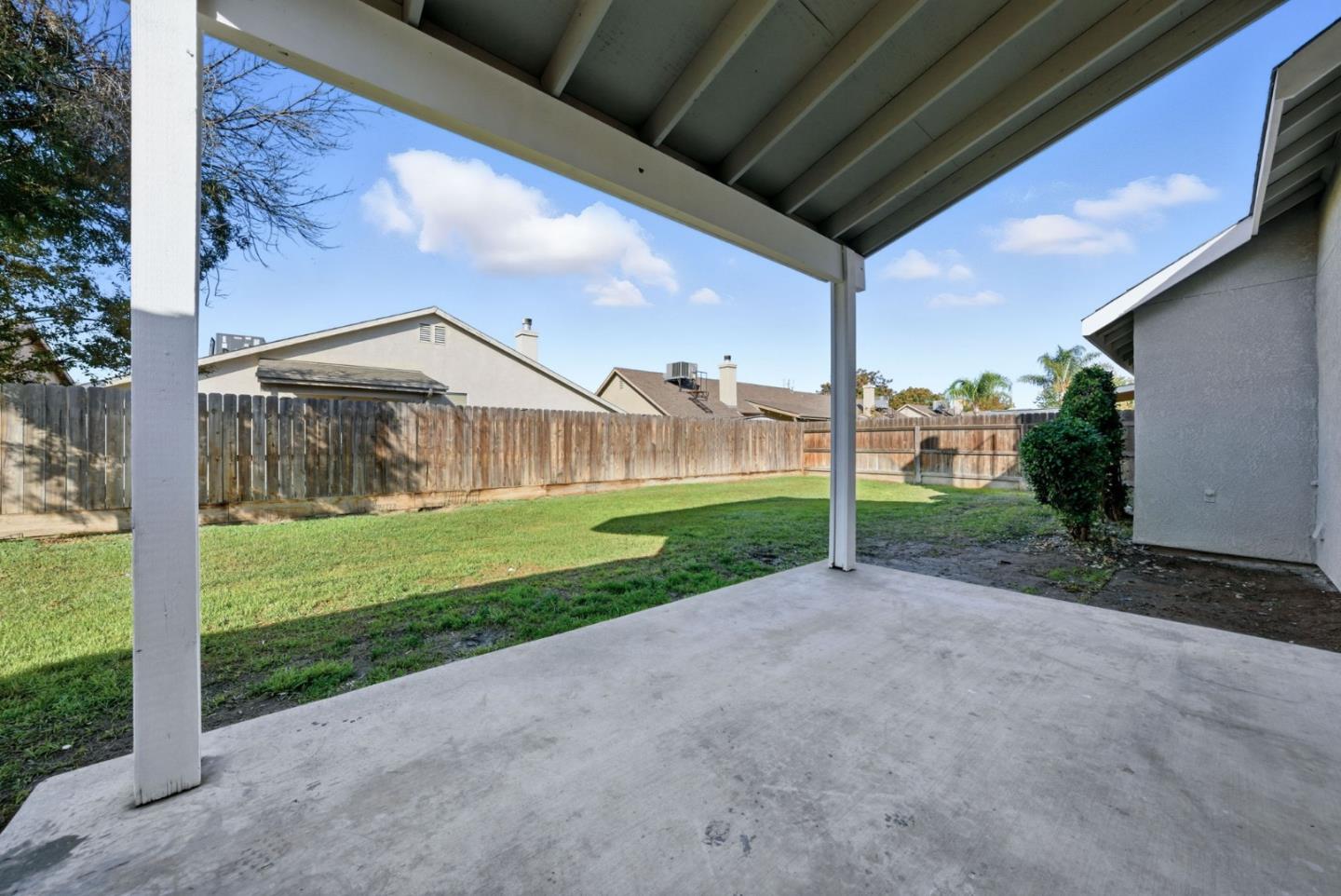 Detail Gallery Image 32 of 44 For 612 Saffron St, Hanford,  CA 93230 - 3 Beds | 2 Baths