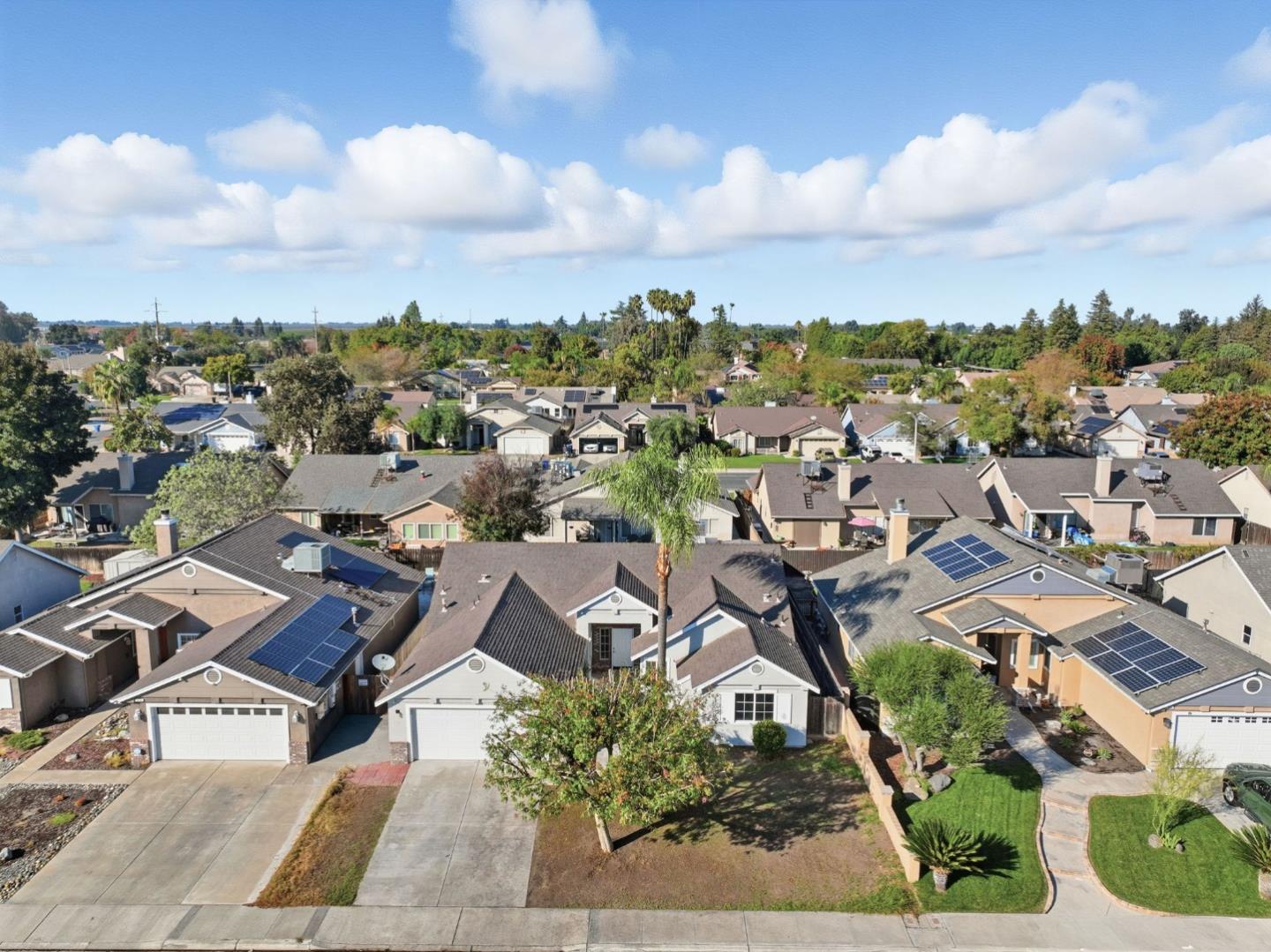 Detail Gallery Image 37 of 44 For 612 Saffron St, Hanford,  CA 93230 - 3 Beds | 2 Baths