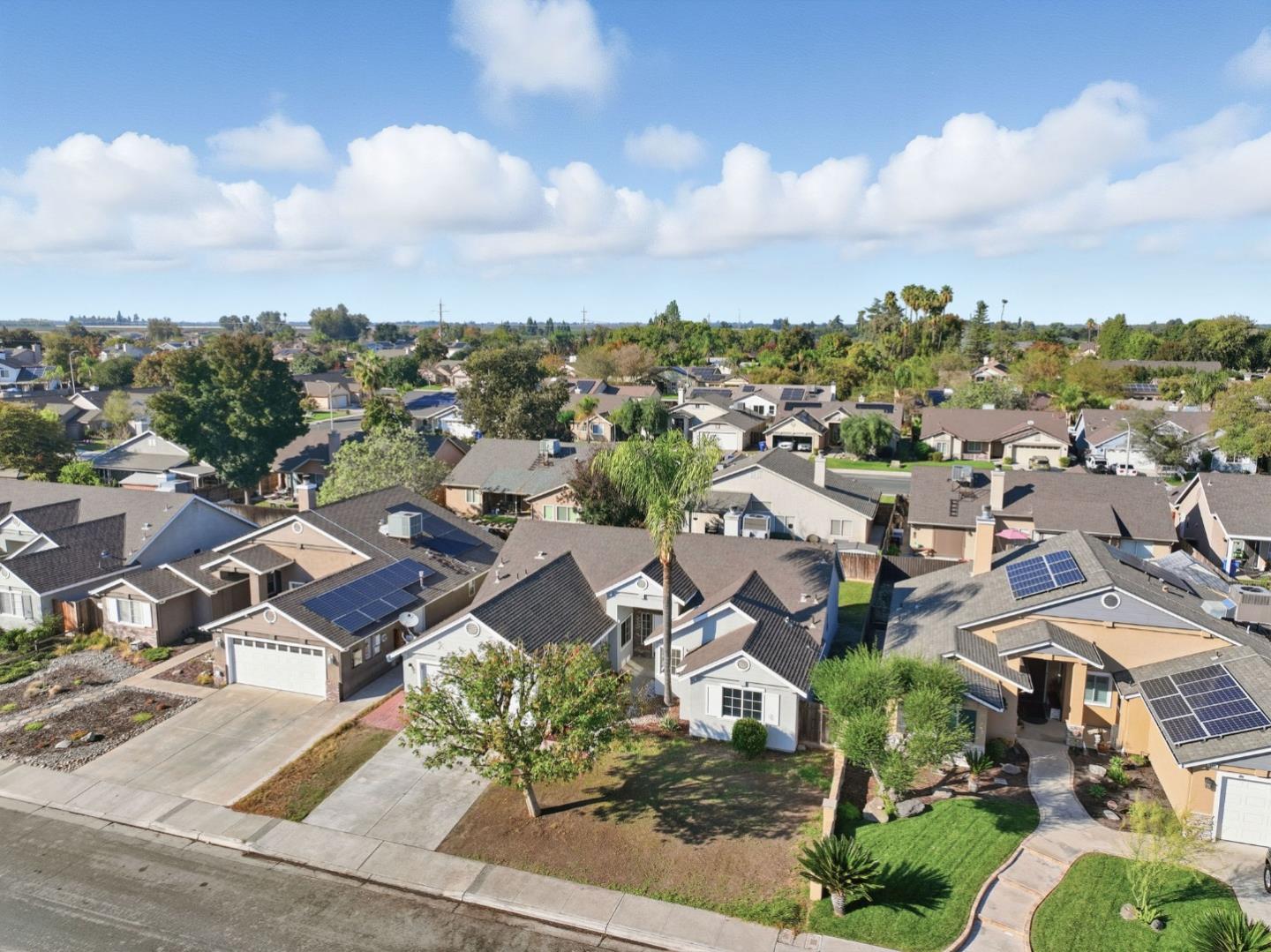 Detail Gallery Image 38 of 44 For 612 Saffron St, Hanford,  CA 93230 - 3 Beds | 2 Baths