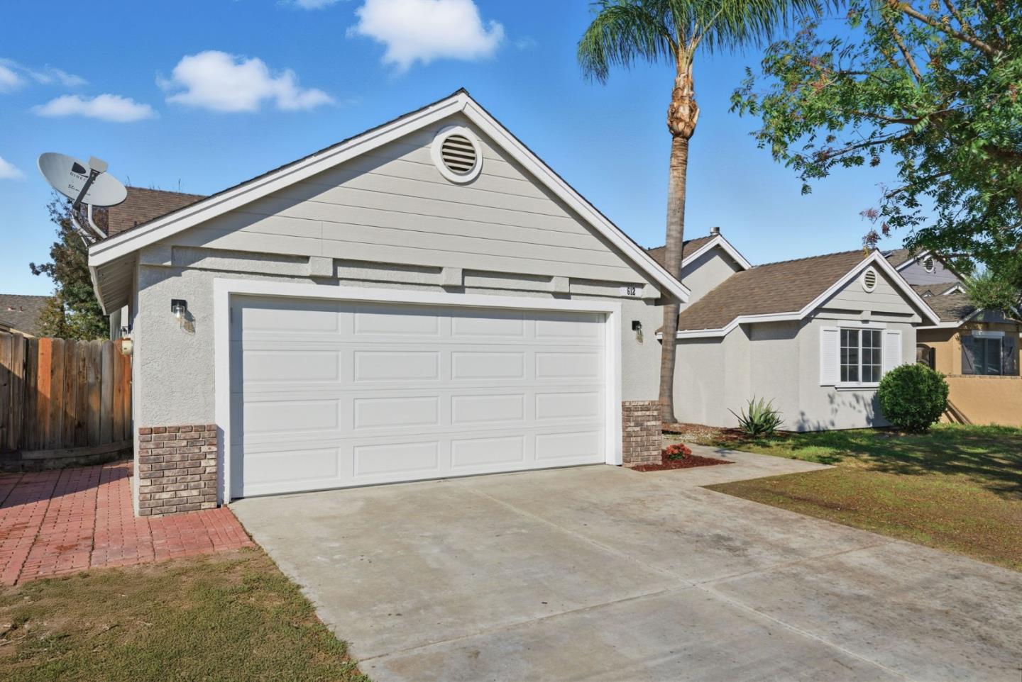 Detail Gallery Image 4 of 44 For 612 Saffron St, Hanford,  CA 93230 - 3 Beds | 2 Baths