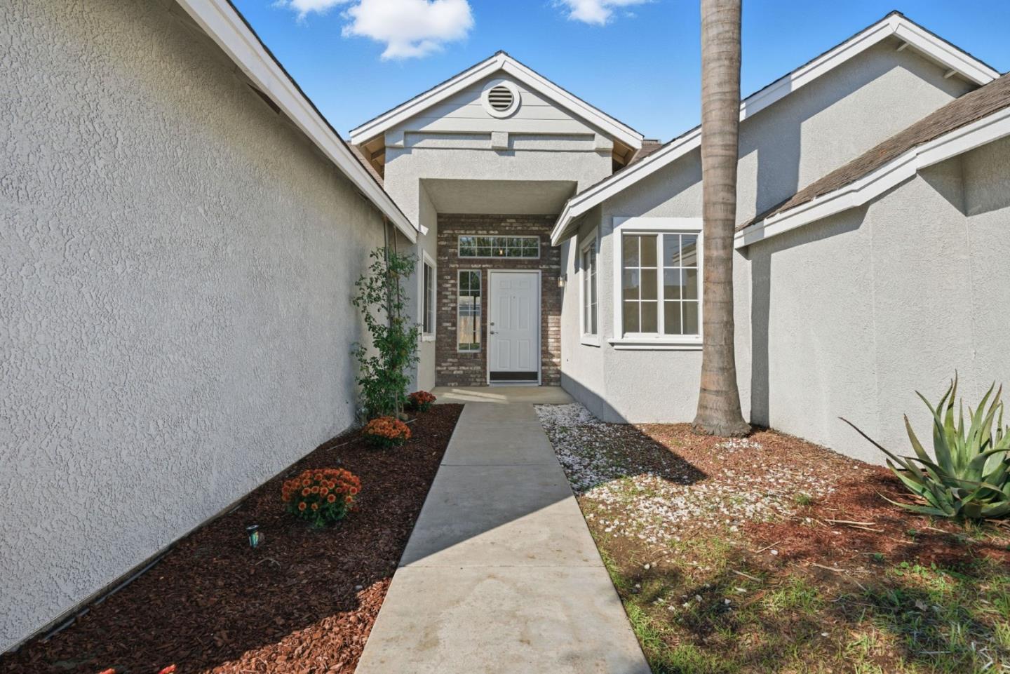 Detail Gallery Image 5 of 44 For 612 Saffron St, Hanford,  CA 93230 - 3 Beds | 2 Baths