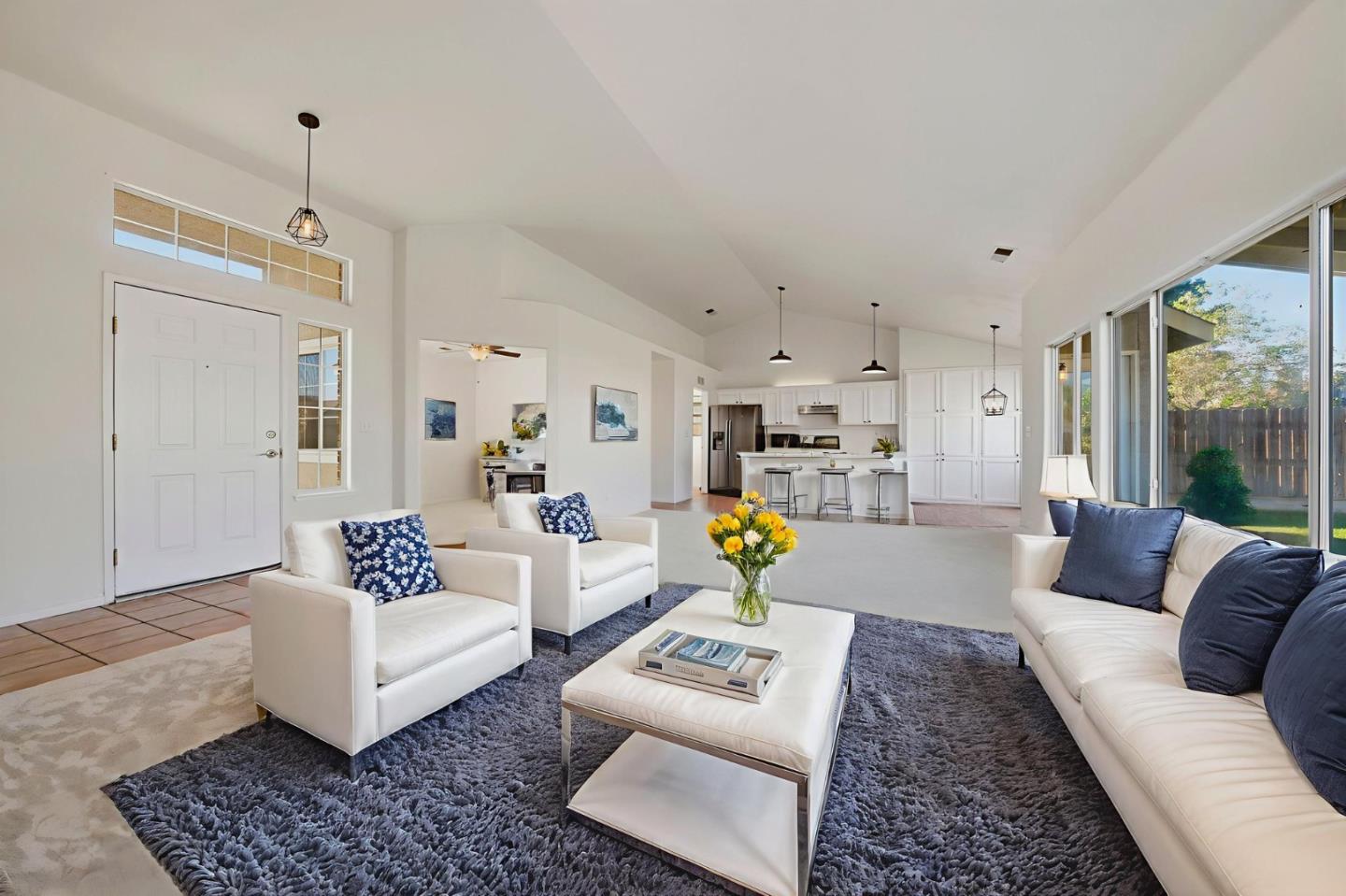 Detail Gallery Image 6 of 44 For 612 Saffron St, Hanford,  CA 93230 - 3 Beds | 2 Baths