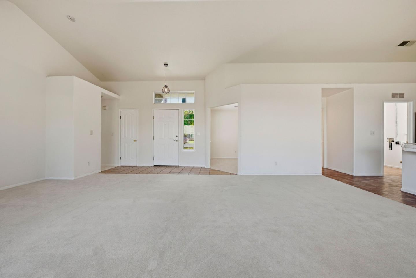 Detail Gallery Image 9 of 44 For 612 Saffron St, Hanford,  CA 93230 - 3 Beds | 2 Baths