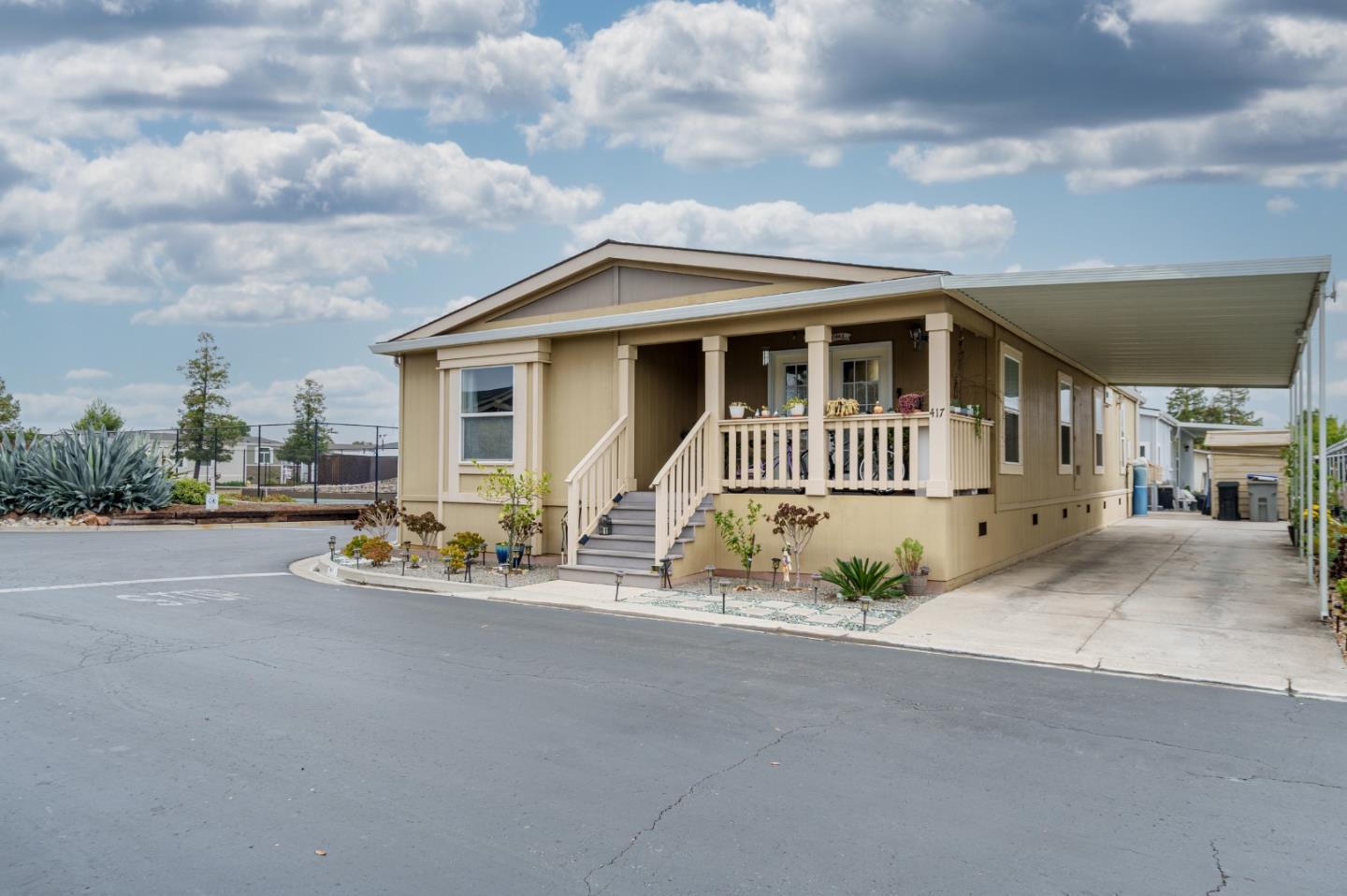 Detail Gallery Image 2 of 16 For 417 Chateau La Salle Dr. #417,  San Jose,  CA 95111 - 3 Beds | 2 Baths