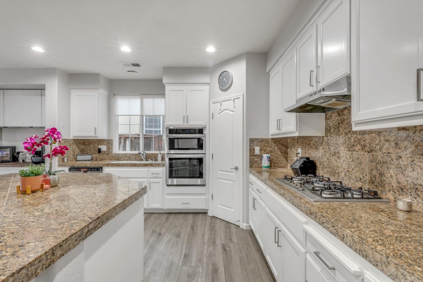 Detail Gallery Image 14 of 59 For 310 Ashlee Ave, Tracy,  CA 95391 - 4 Beds | 3/1 Baths