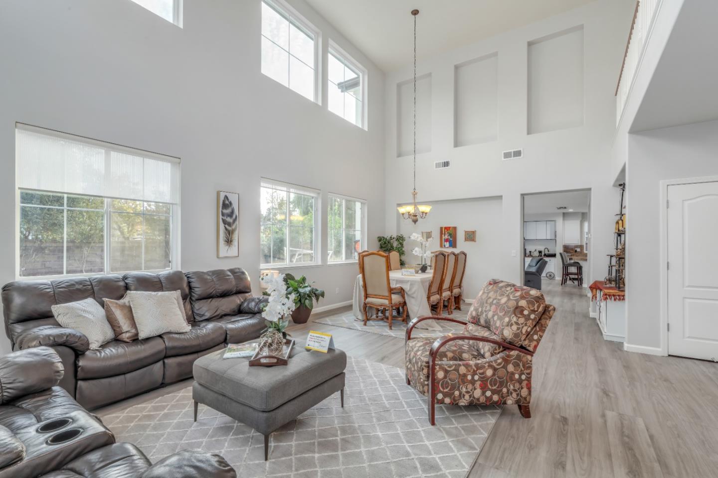 Detail Gallery Image 4 of 59 For 310 Ashlee Ave, Tracy,  CA 95391 - 4 Beds | 3/1 Baths