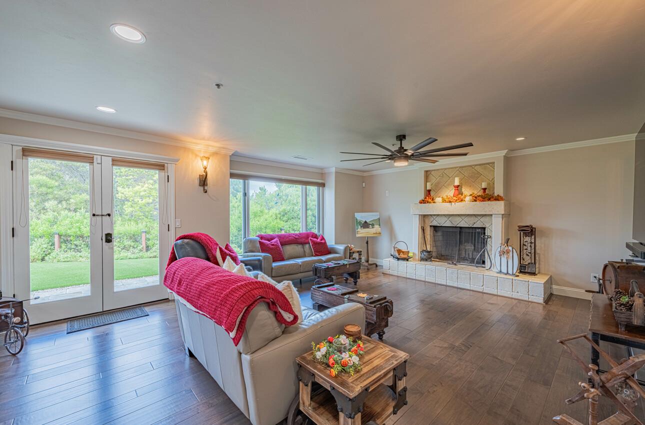 Detail Gallery Image 12 of 82 For 11394 Saddle Rd, Monterey,  CA 93940 - 4 Beds | 3/1 Baths